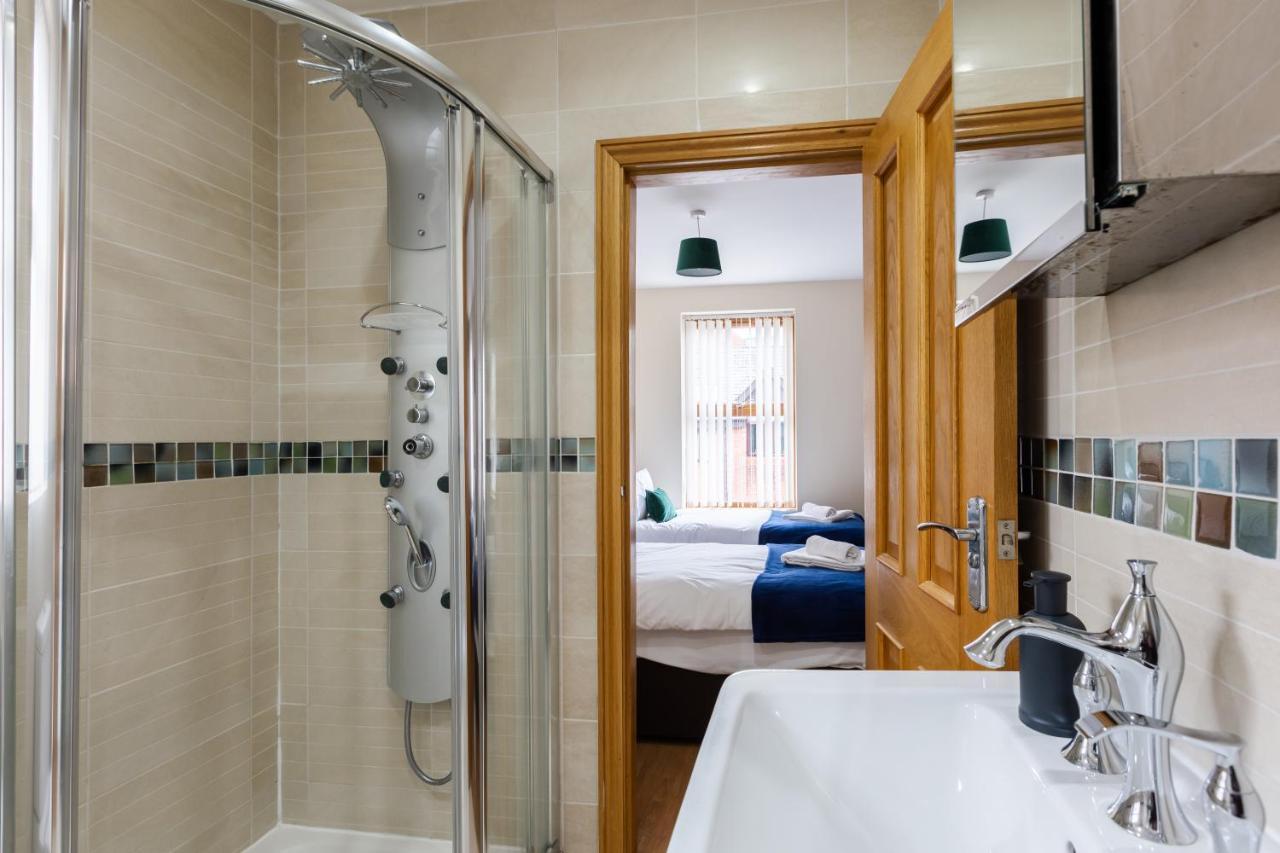 Albert - 5 Bedrooms Sleeps 11 Parking Wi-Fi Contractors Preston  Ngoại thất bức ảnh