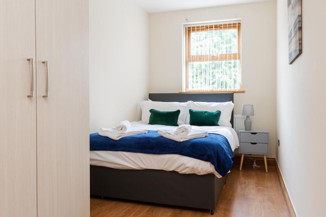 Albert - 5 Bedrooms Sleeps 11 Parking Wi-Fi Contractors Preston  Ngoại thất bức ảnh