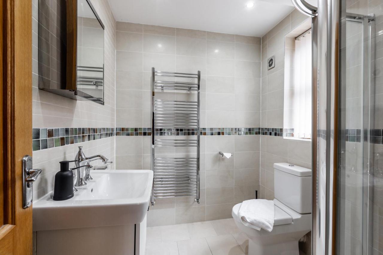 Albert - 5 Bedrooms Sleeps 11 Parking Wi-Fi Contractors Preston  Ngoại thất bức ảnh